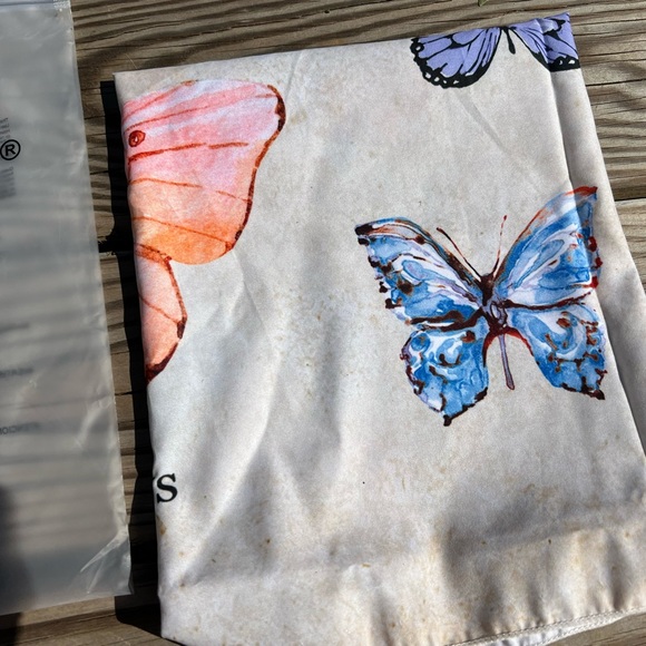 NWT butterflies Wall Tapestry Wall Hanging - Picture 8 of 9